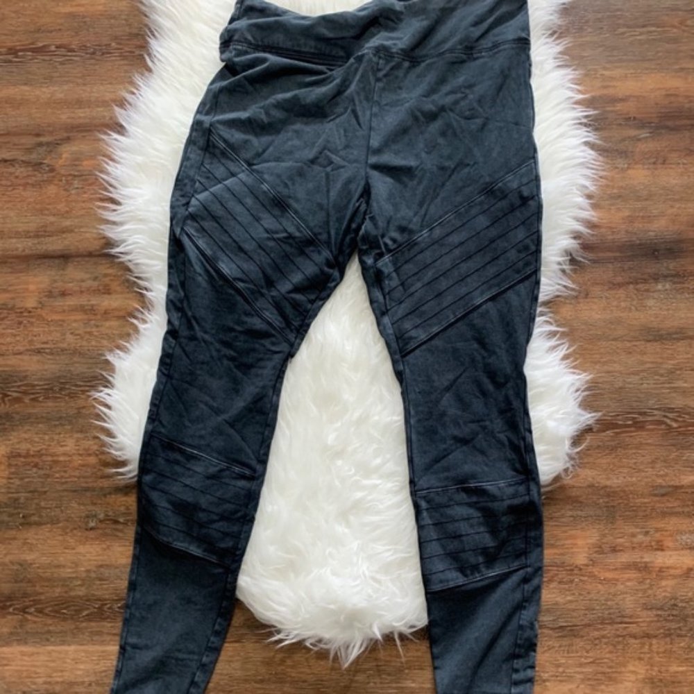 ****ISO****Mossimo Moto Leggings